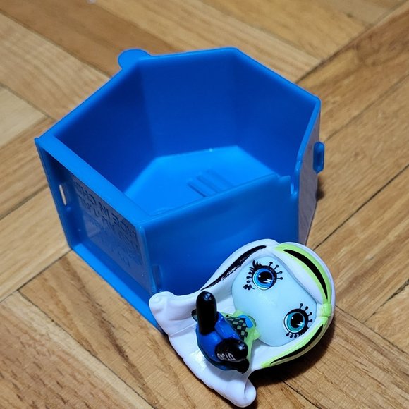 Monster High Minis Circus Frankie - Picture 8 of 10